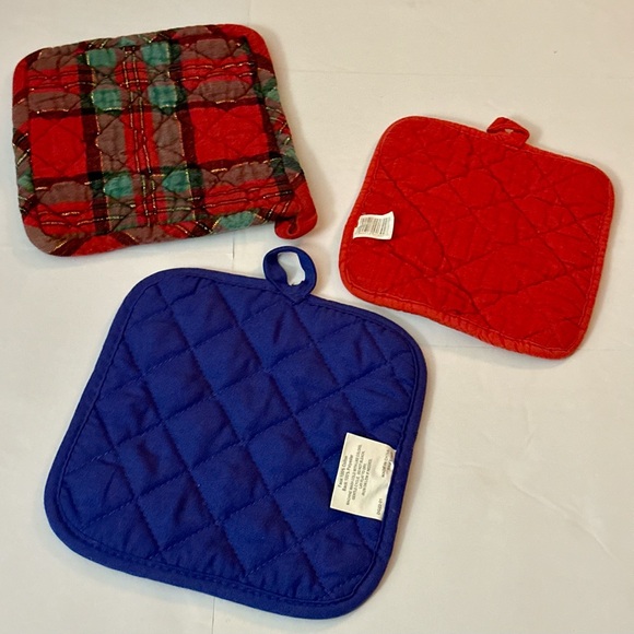 Holiday Kitchen Potholder Bundle - Christmas & 4th of July Themes, Cute, Handy - Picture 15 of 16